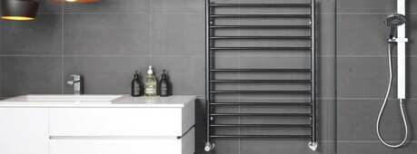 Советы по выбору полотенцесушителя: комфорт и стиль в ванной комнате -Зображення