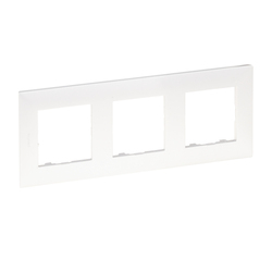 Рамка 3-местная Niloe Step Жемчужный 863693 Legrand - зображення 1