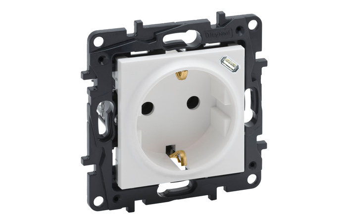 Розетка комбинированная 2К+3 16A+USB Тип C 1,5A 250В автоматические клеммы Niloe Step 864127 Legrand - Зображення 164713121-24d64.jpg