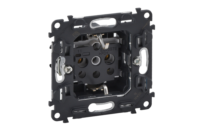 Розетка з заземленням Valena In`Matic 753025 Legrand - Зображення 164735371-66121.jpg