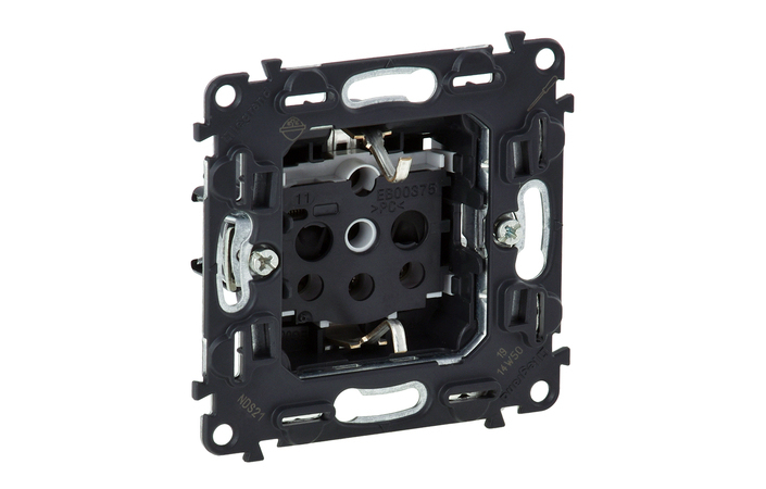 Розетка силова Schuko 16А 250В Valena In'Matic 753029 Legrand - Зображення 164736165-571d9.jpg