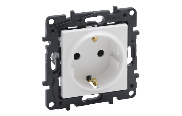 Розетка силова 2К+З із шторками 16А 250В автоматичні клеми Niloe Step 863120 Legrand - Зображення 164746791-70435.jpg