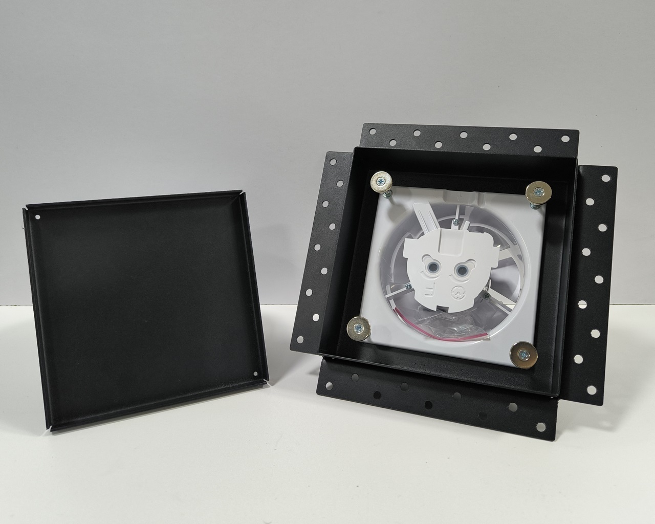 Модуль прихованого монтажу для витяжних вентиляторів dRim Hewa Black AirRoxy - Зображення 198447142-1048d.jpg