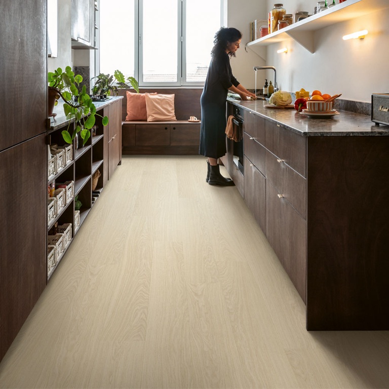 Виниловый пол Bloom Дуб шлифованный бежевый 1494х209x6 Quick-Step - Зображення 209389756-4a886.jpeg