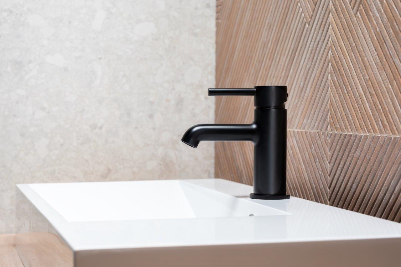 3мішувач для умивальника MOZA BLACK 5032-815-81 KFA ARMATURA - Зображення 42246749-56c67.jpg