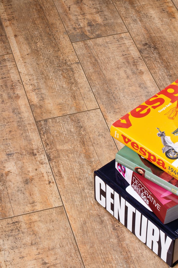 Плитка керамогранітна Celtis Honey 175x600x8 Cerrad - Зображення 48fff-celtis_honey_-detal_pion-ksiazki.jpg