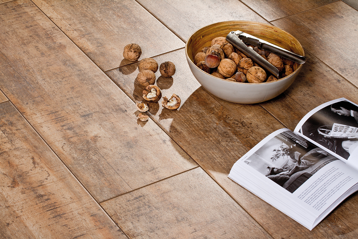 Плитка керамогранітна Celtis Honey 175x600x8 Cerrad - Зображення d6b42-celtis_honey-_detal_orzechy.jpg